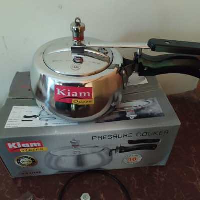 Kiam Queen Presser Cooker 2.5 LTR Oval Shape - Pressure Cooker - Great to Have